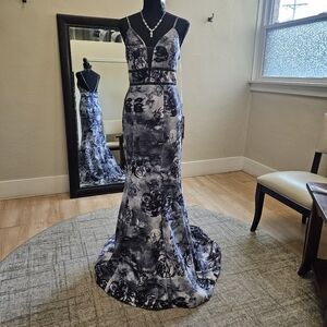 Size 4/6 grey and black floral trumpet prom dress NWT by Mon Cheri